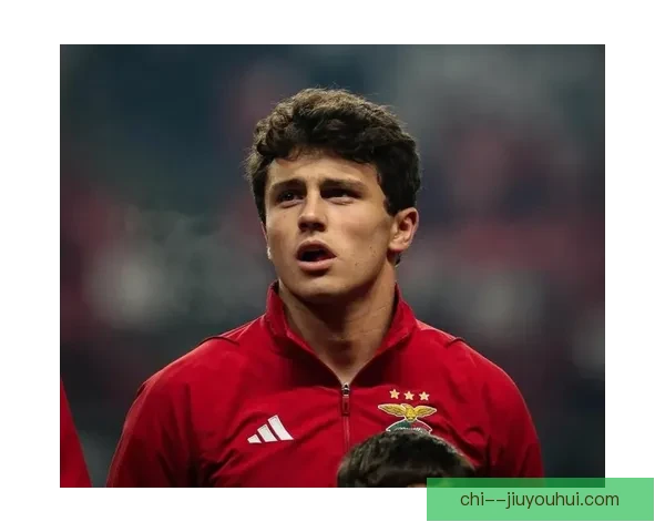 若昂内维斯创高价转会大巴黎引发足坛关注转会市场再掀波澜